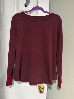 Women's Long-Sleeve Rhine Round Neck Top in Burgundy